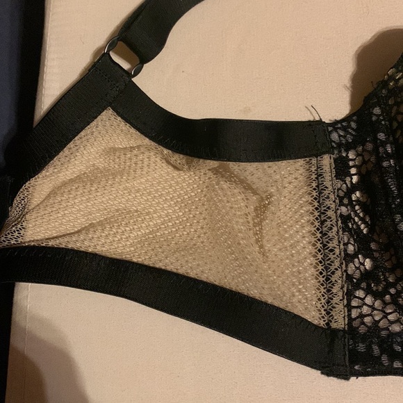 NWOT Venus Limited edition two-tone lace bra - Picture 3 of 6
